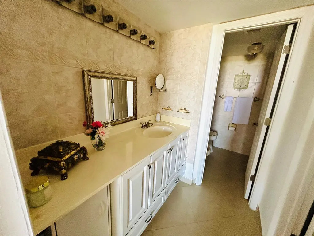 7040 Coral Way Miami FL 33155
