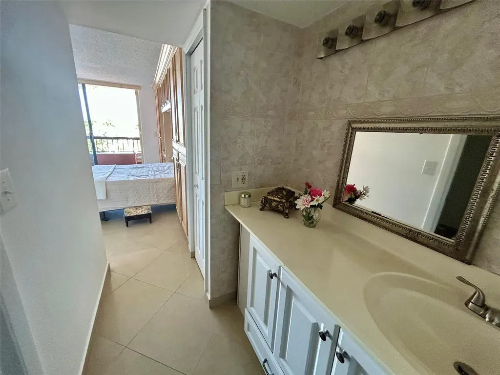 7040 Coral Way Miami FL 33155