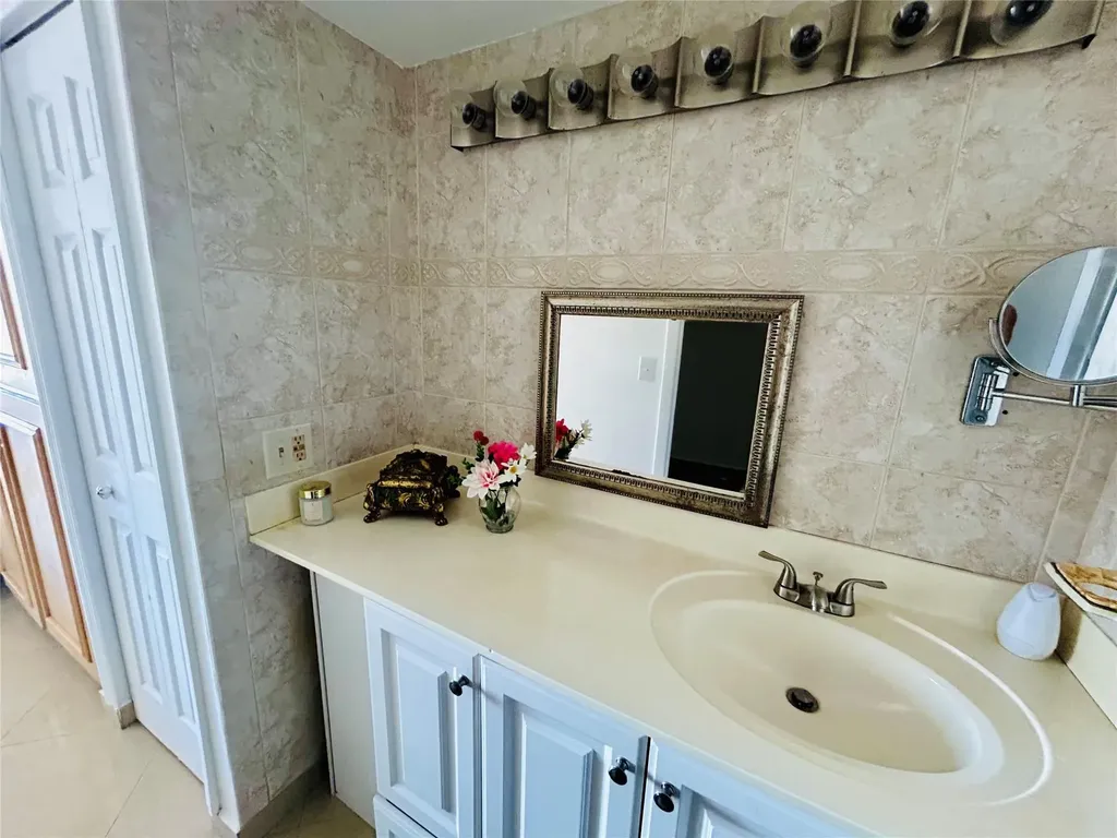 7040 Coral Way Miami FL 33155