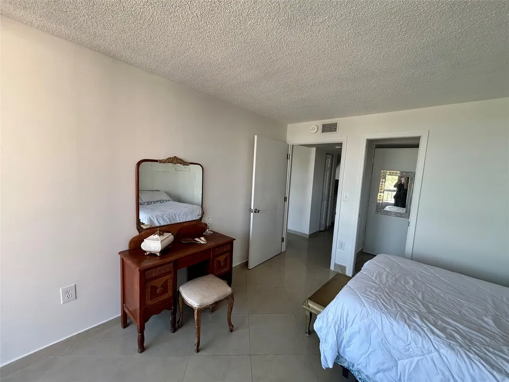 7040 Coral Way Miami FL 33155