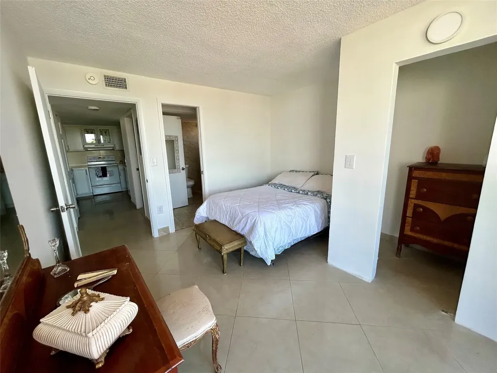 7040 Coral Way Miami FL 33155