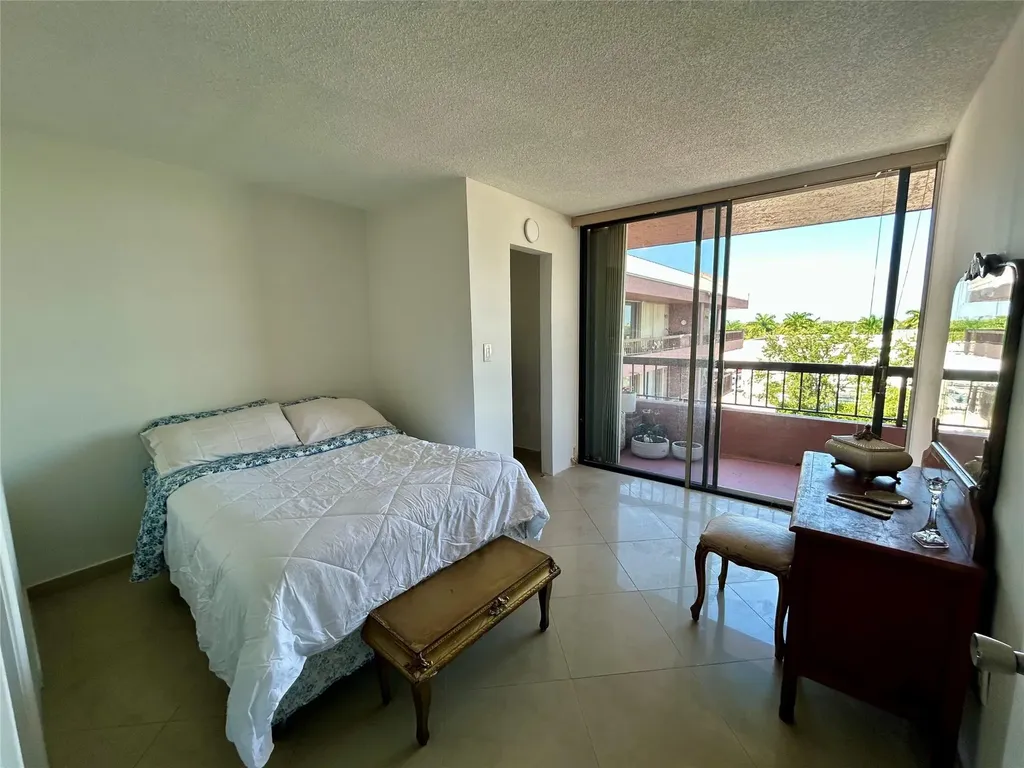 7040 Coral Way Miami FL 33155