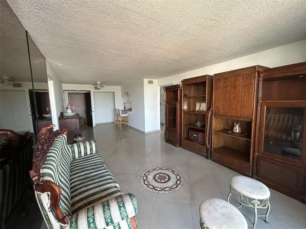 7040 Coral Way Miami FL 33155