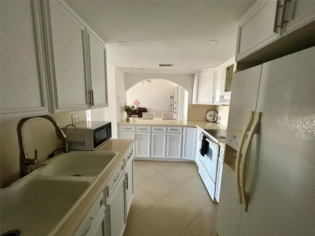 7040 Coral Way Miami FL 33155