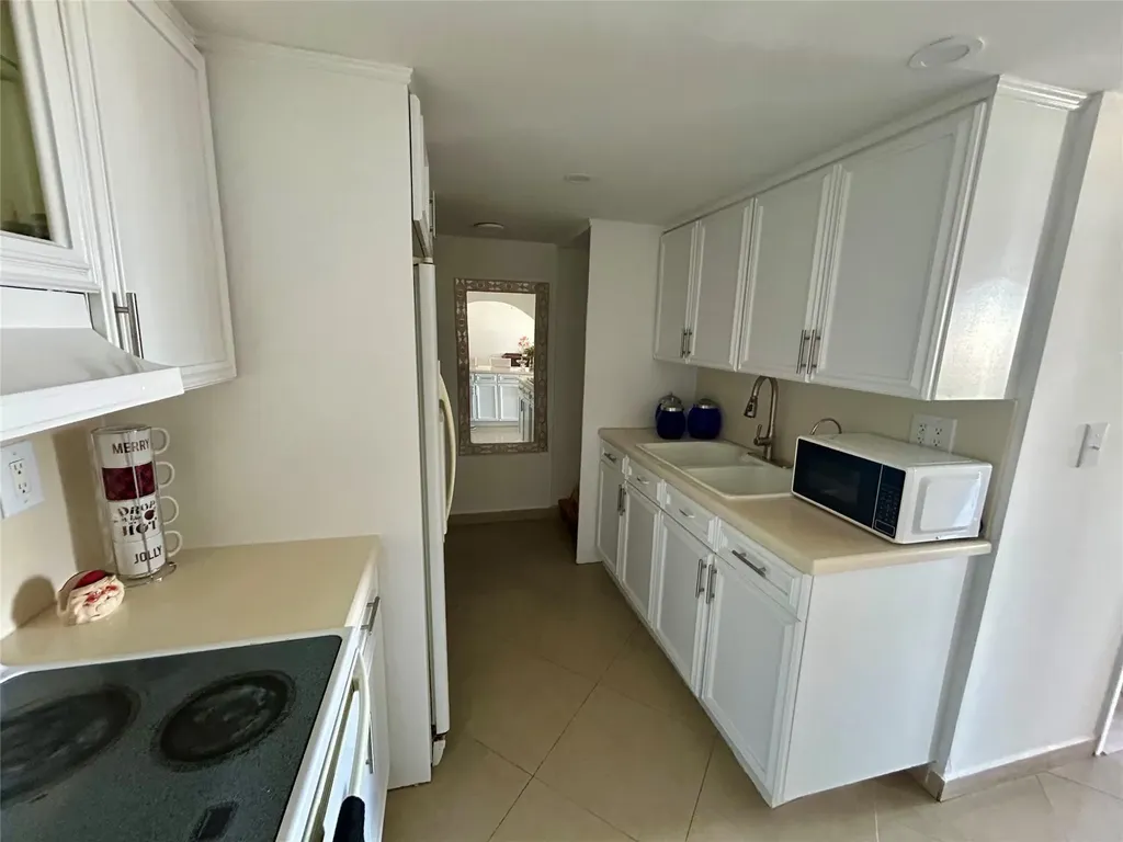 7040 Coral Way Miami FL 33155