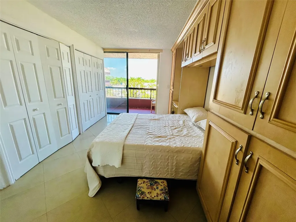 7040 Coral Way Miami FL 33155