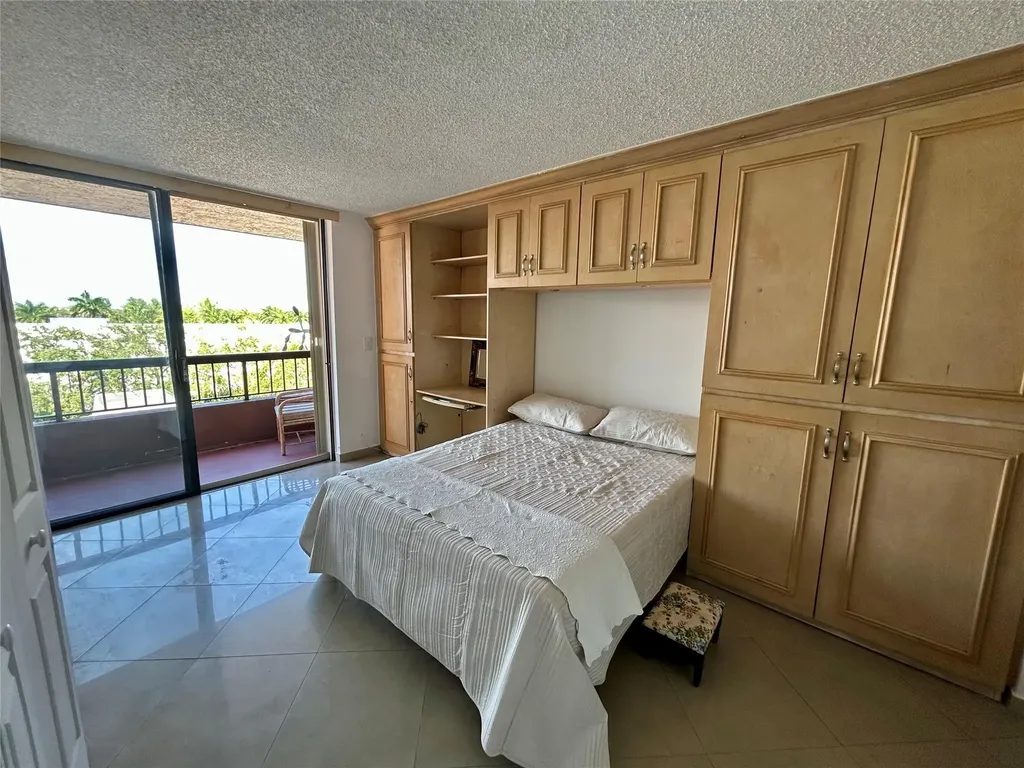 7040 Coral Way Miami FL 33155