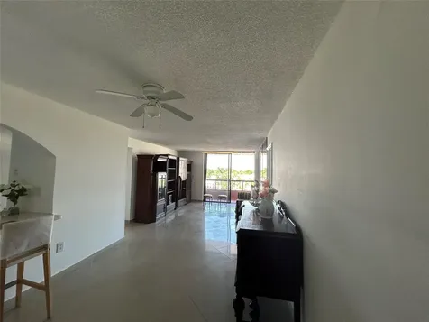7040 Coral Way Miami FL 33155