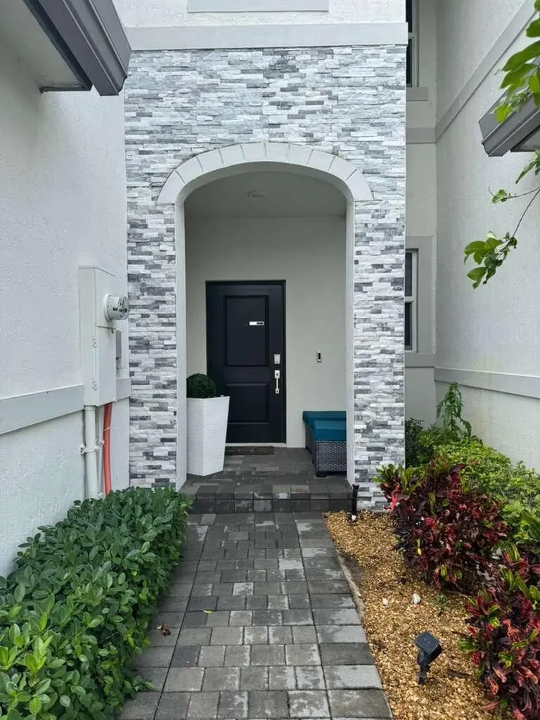 4668 NW 120th Way Coral Springs FL 33076