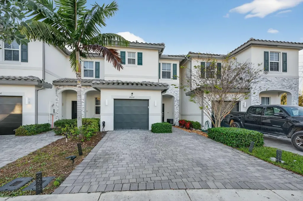 4668 NW 120th Way Coral Springs FL 33076