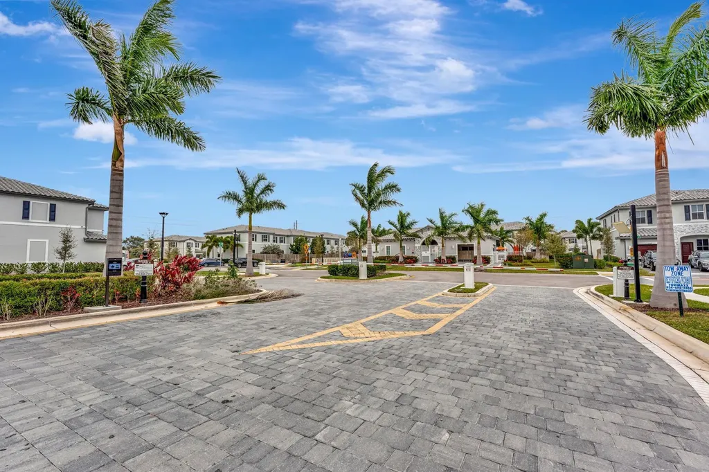 4668 NW 120th Way Coral Springs FL 33076