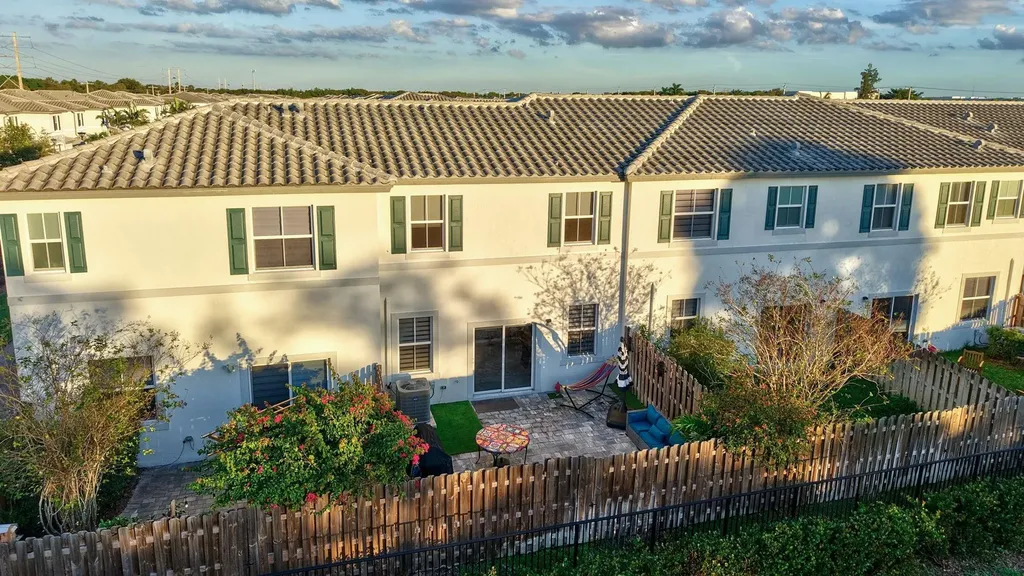 4668 NW 120th Way Coral Springs FL 33076