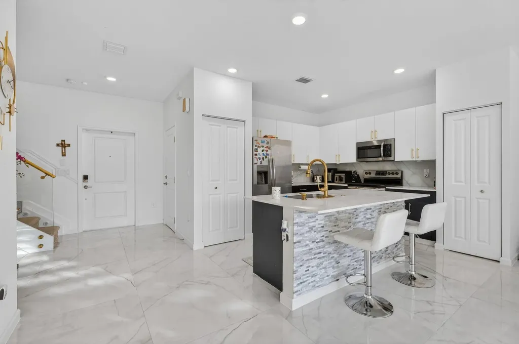 4668 NW 120th Way Coral Springs FL 33076