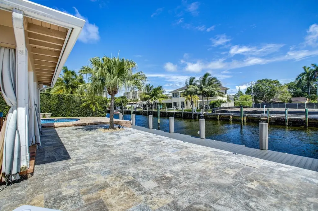 1920 Waters Edge Pompano Beach FL 33062