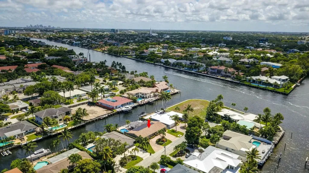 1920 Waters Edge Pompano Beach FL 33062