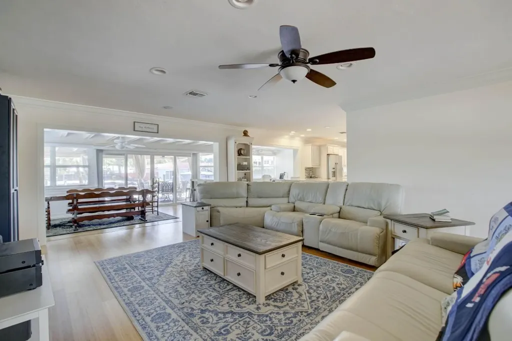 1920 Waters Edge Pompano Beach FL 33062