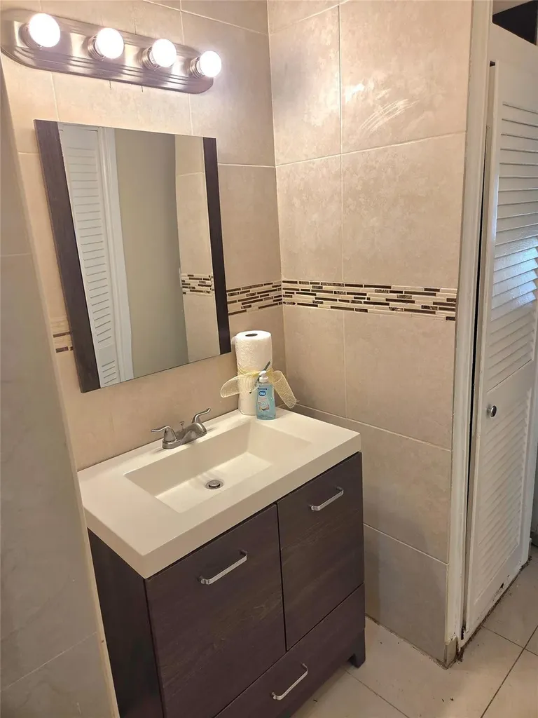 1971 SE 5th Court Pompano Beach FL 33060
