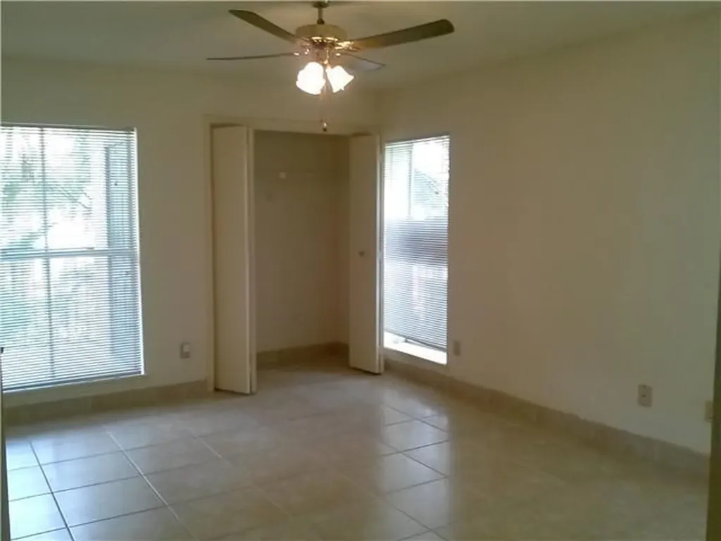 833 Riverside Drive Coral Springs FL 33071