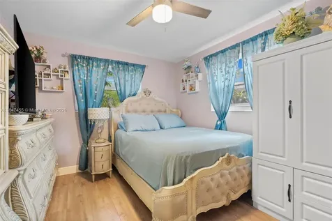 6351 Moseley Street Hollywood FL 33024