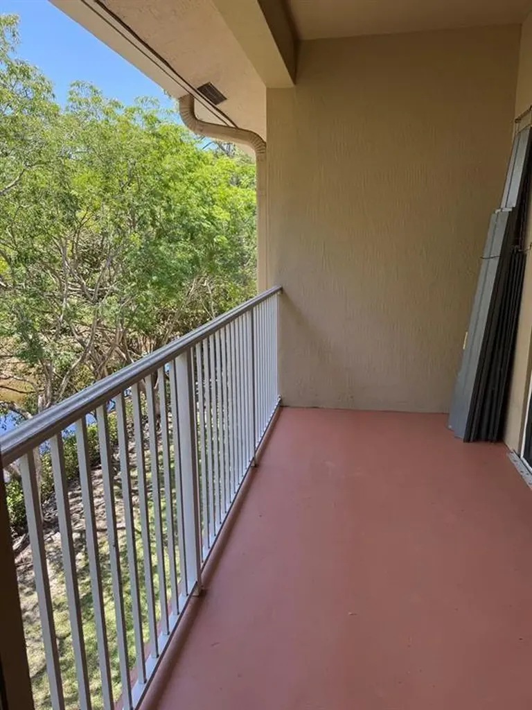 2941 Riverside Drive Coral Springs FL 33065
