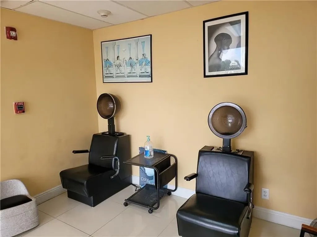 Road 7 Lauderdale Lakes FL 33319