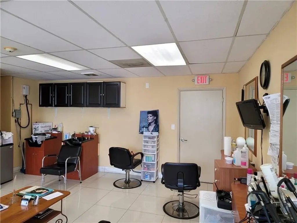 Road 7 Lauderdale Lakes FL 33319