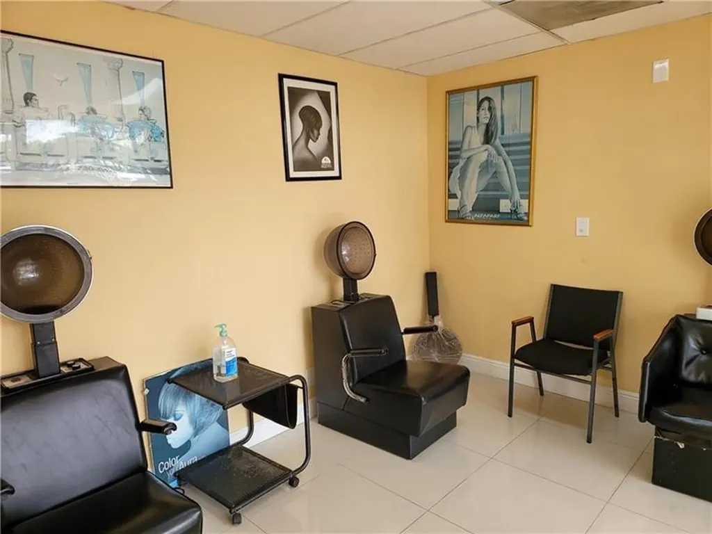 Road 7 Lauderdale Lakes FL 33319