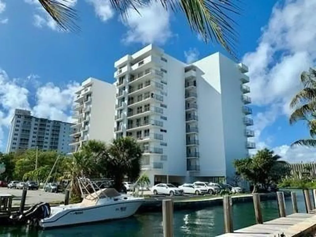 1609 N Riverside Drive Pompano Beach FL 33062