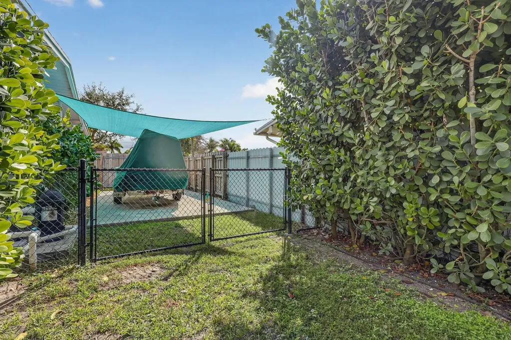 9471 Jamaica Drive Cutler Bay FL 33189