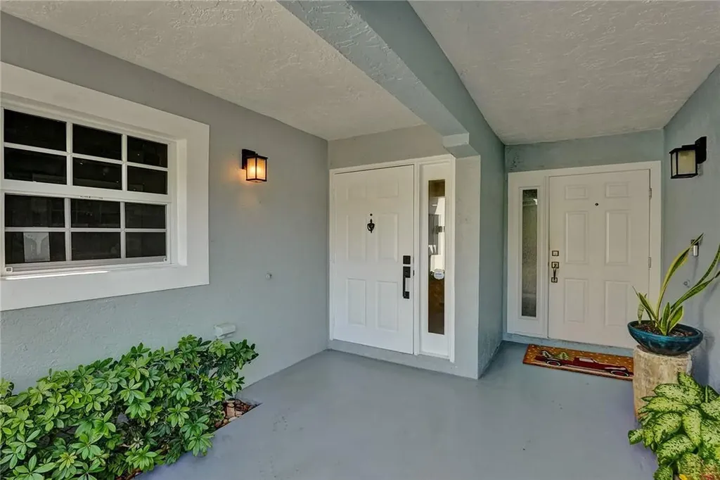 876 Jeffery Street Boca Raton FL 33487