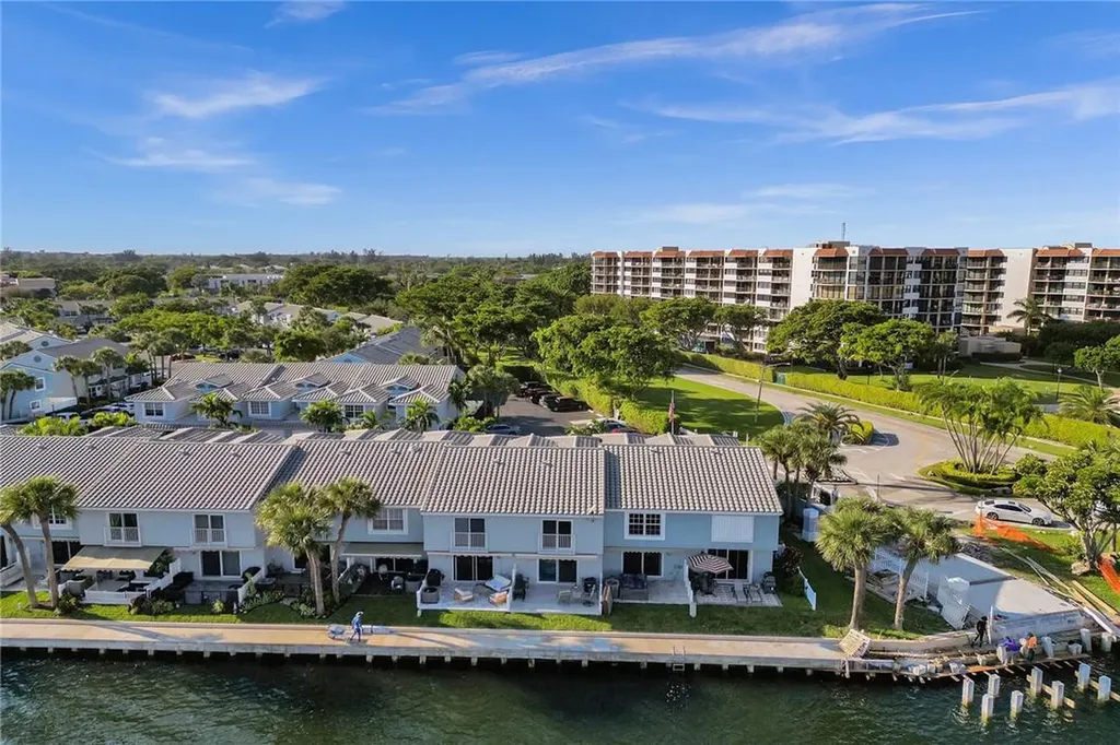 876 Jeffery Street Boca Raton FL 33487