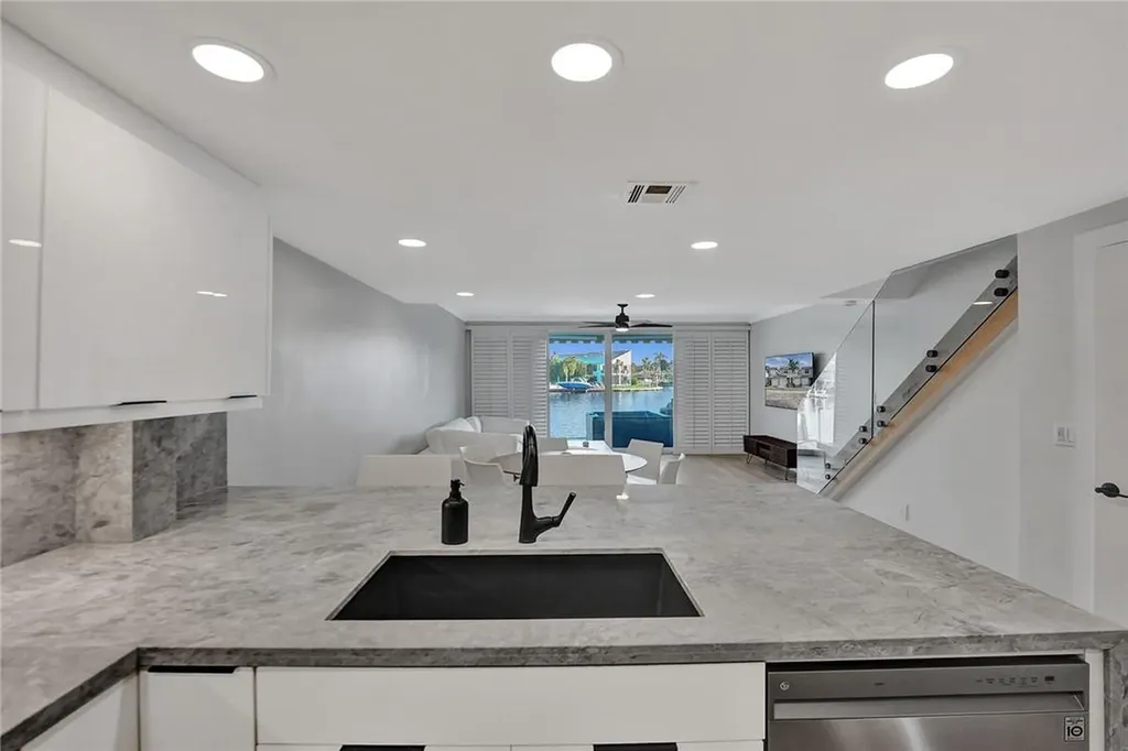 876 Jeffery Street Boca Raton FL 33487