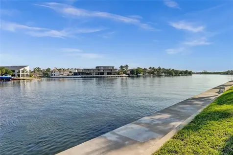 876 Jeffery Street Boca Raton FL 33487