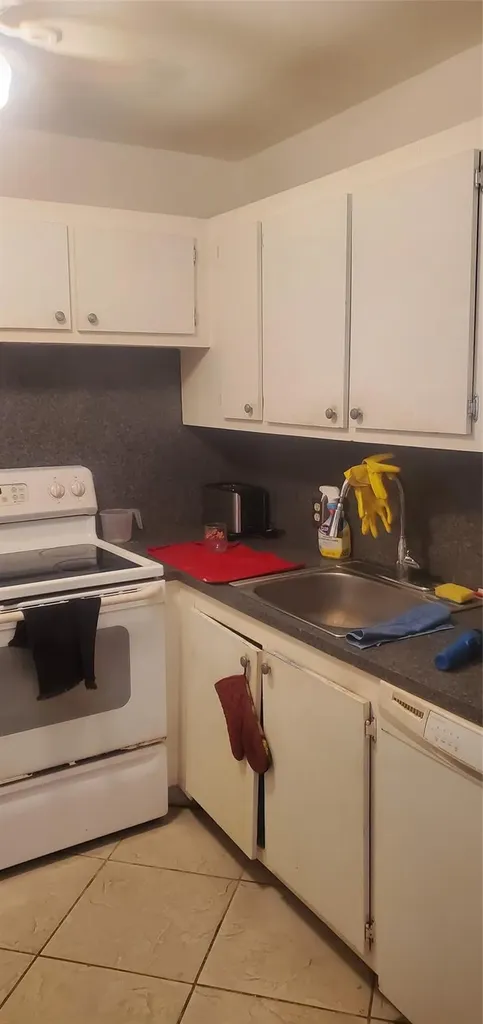 405 Fanshaw J Boca Raton FL 33434