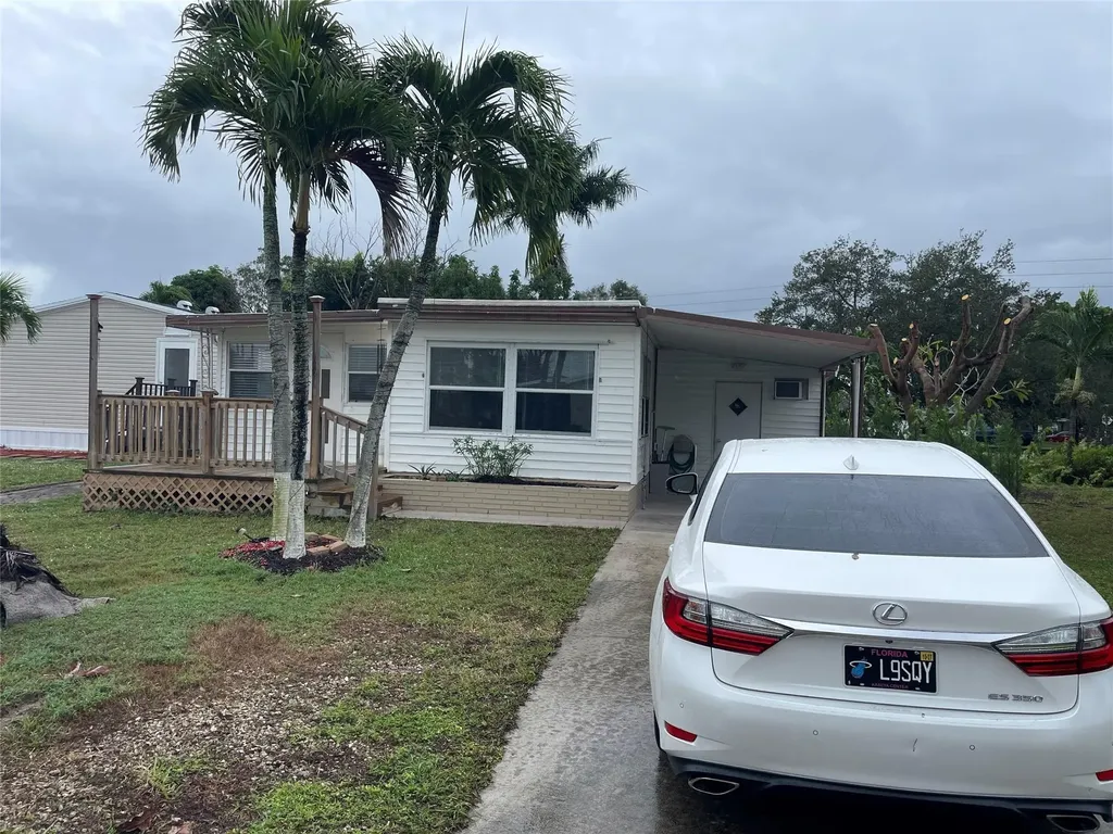 8580 SW 23rd Place Davie FL 33324