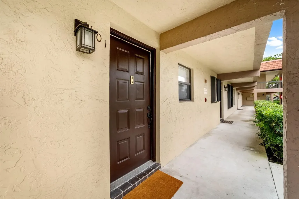21905 Lake Forest Circle Boca Raton FL 33433