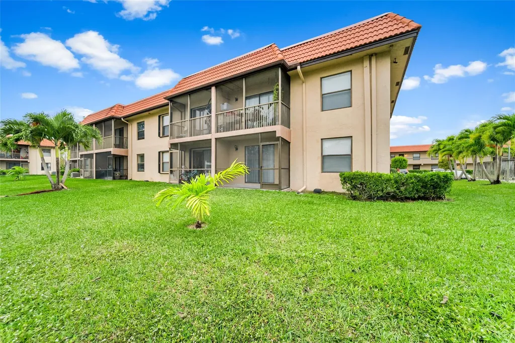 21905 Lake Forest Circle Boca Raton FL 33433