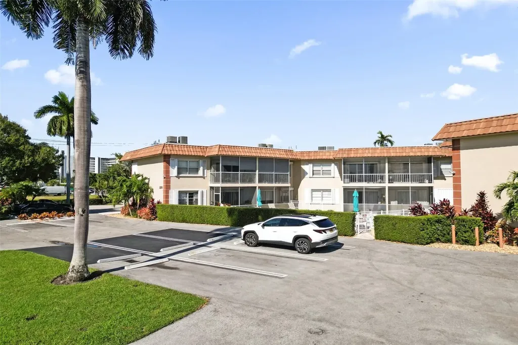 2201 SE 9th Street Pompano Beach FL 33062
