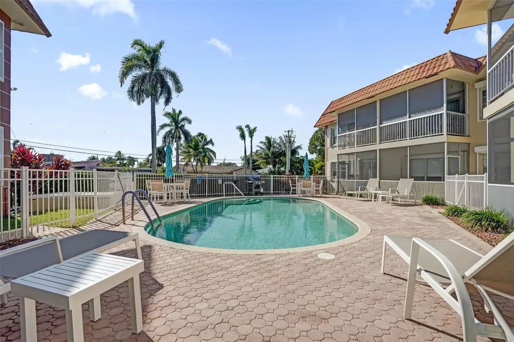 2201 SE 9th Street Pompano Beach FL 33062