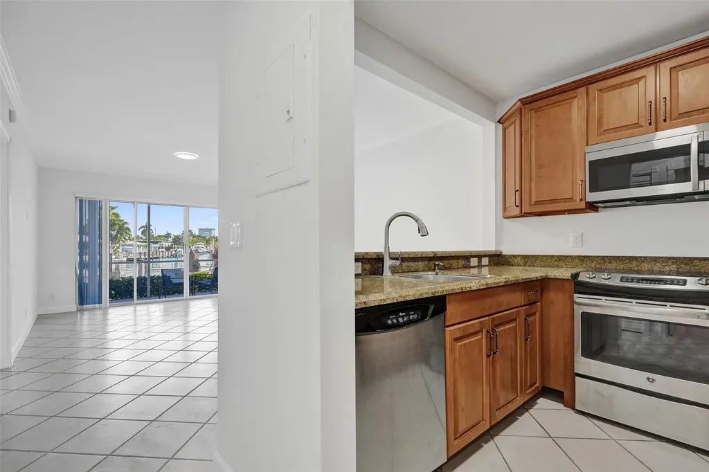 2201 SE 9th Street Pompano Beach FL 33062