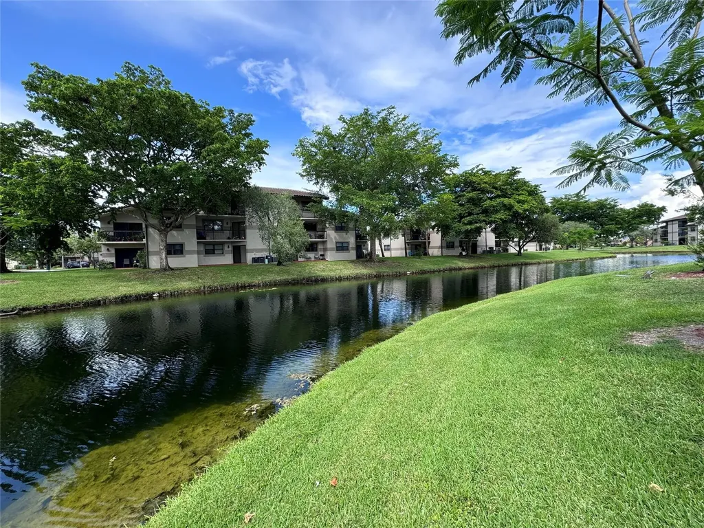 9968 Nob Hill Lane Sunrise FL 33351