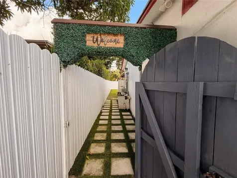 511 NE 161st Street Miami FL 33162