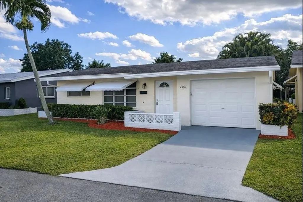4906 NW 53rd Court Tamarac FL 33319