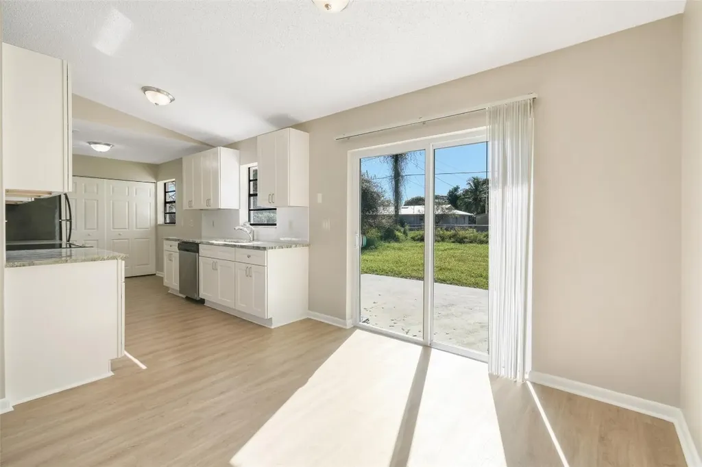 516 SW Buswell Avenue Port St Lucie FL 34983