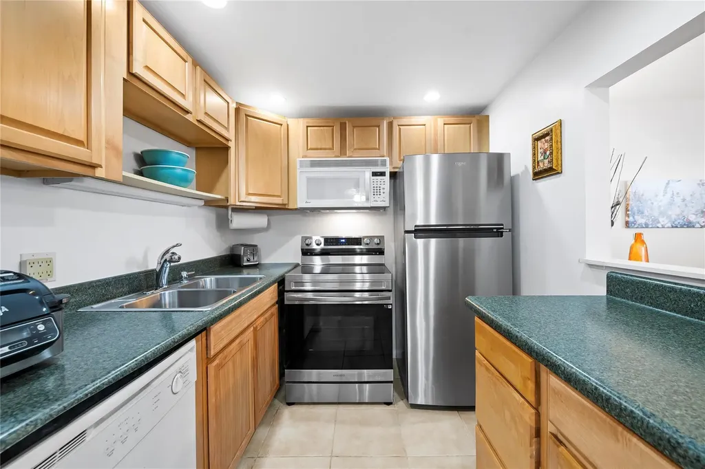 1111 Cambridge Deerfield Beach FL 33442