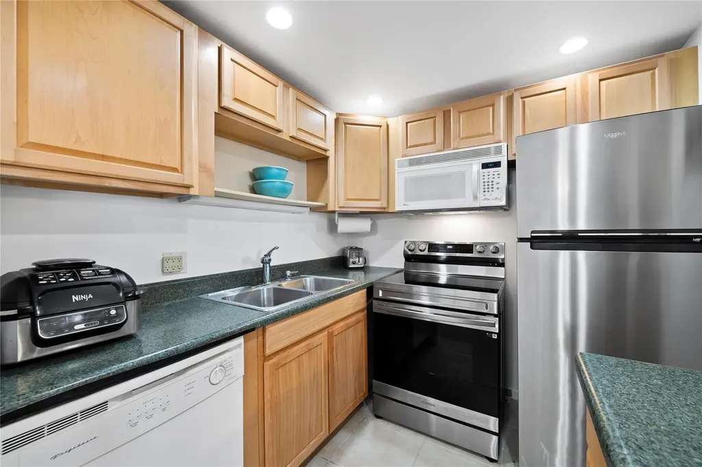 1111 Cambridge Deerfield Beach FL 33442