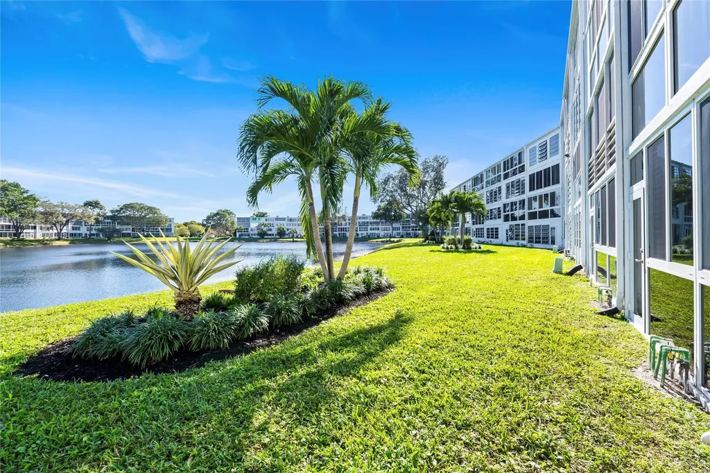 1111 Cambridge Deerfield Beach FL 33442