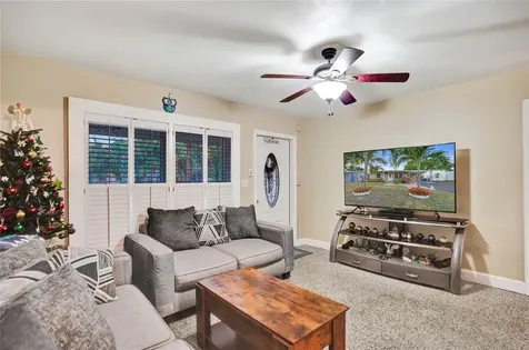 5225 NE 2nd Terrace Oakland Park FL 33334
