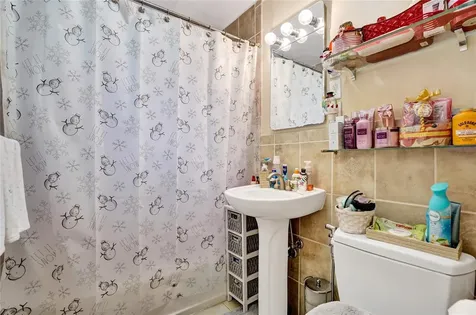 5225 NE 2nd Terrace Oakland Park FL 33334