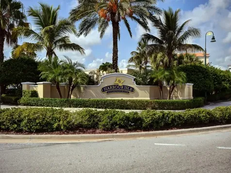 19 Harbour Isle Drive Hutchinson Island FL 34949